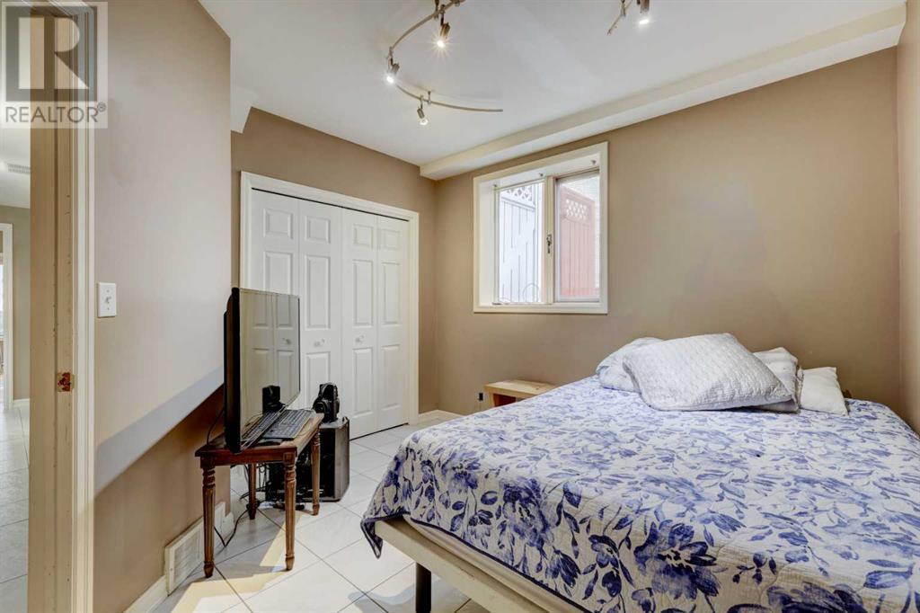 Single Family House Bungalow for Sale in  Santana Bay NW Sandstone Valley Calgary 