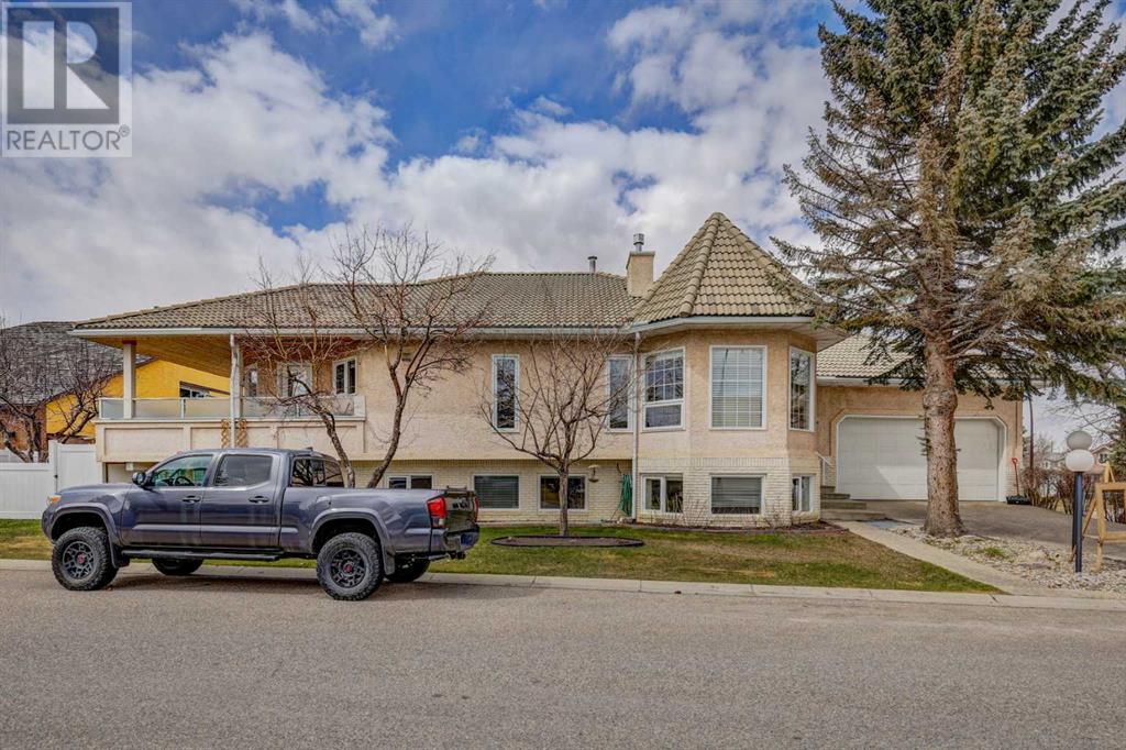 Single Family House Bungalow for Sale in  Santana Bay NW Sandstone Valley Calgary 