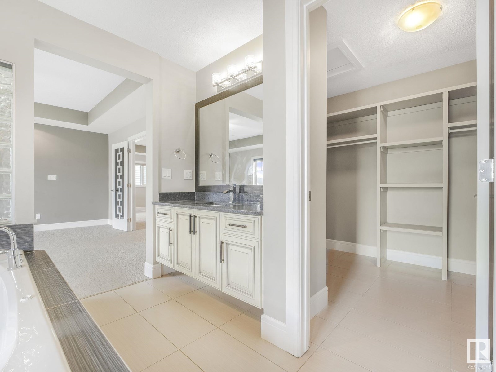 Photo 5 of 2421 Ashcraft Cr Sw, Edmonton AB