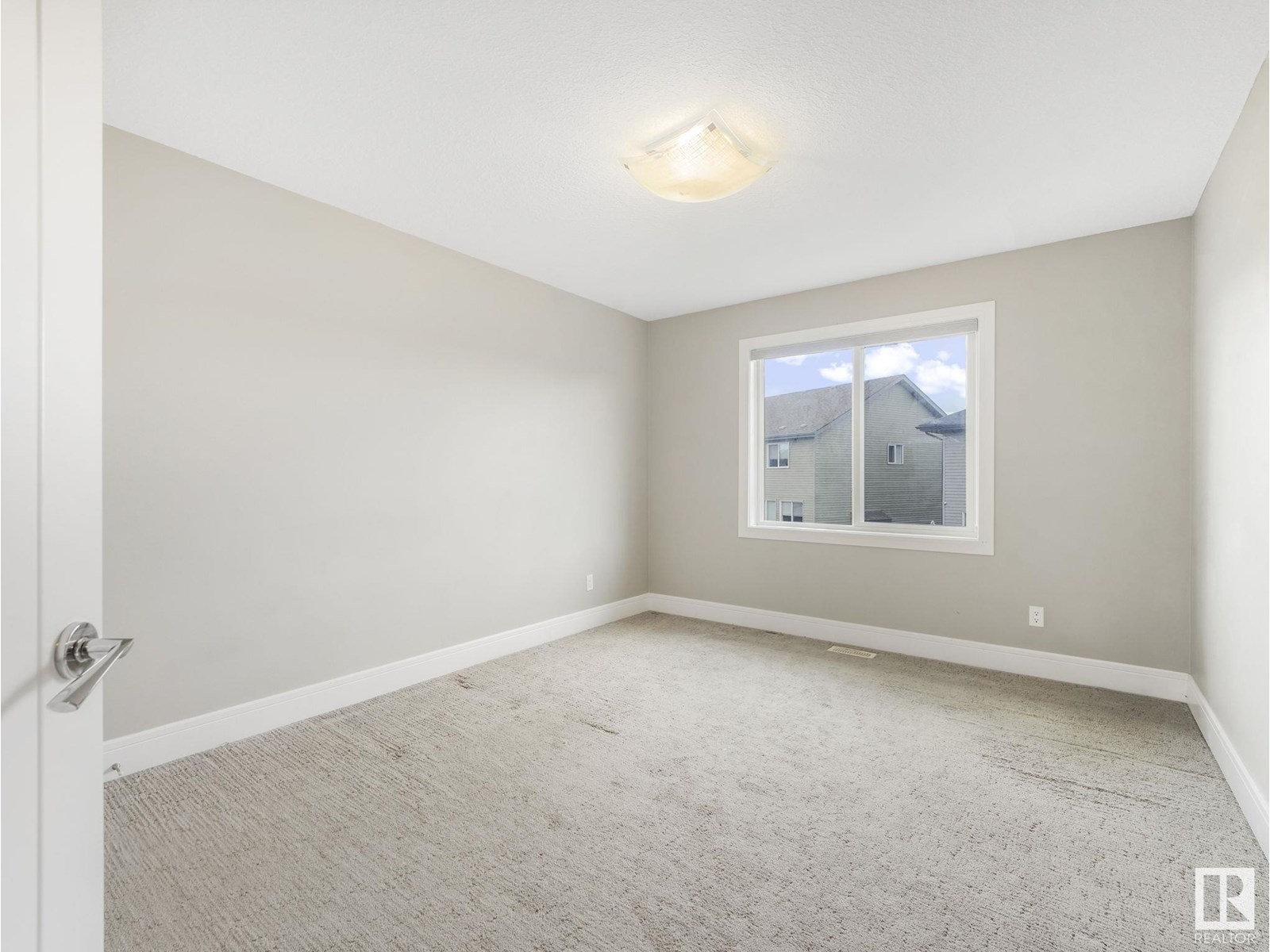 Photo 2 of 2421 Ashcraft Cr Sw, Edmonton AB