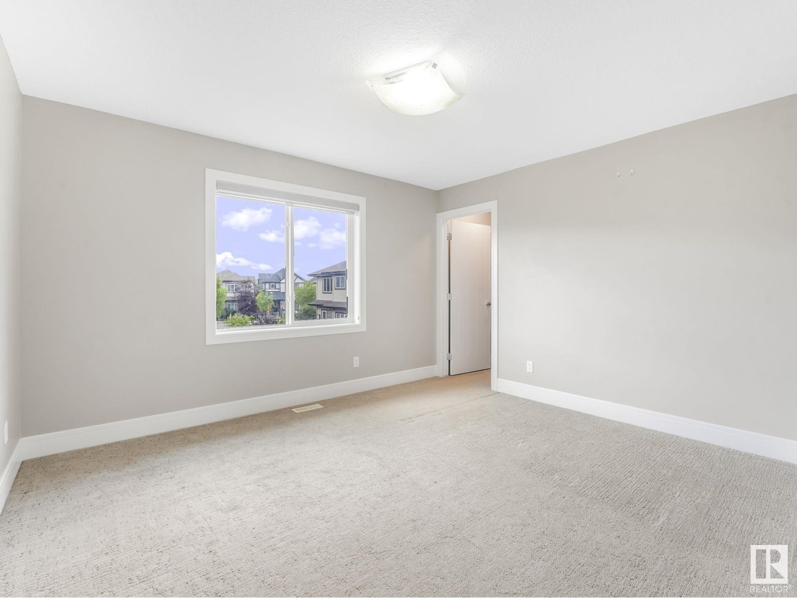 Photo 12 of 2421 Ashcraft Cr Sw, Edmonton AB