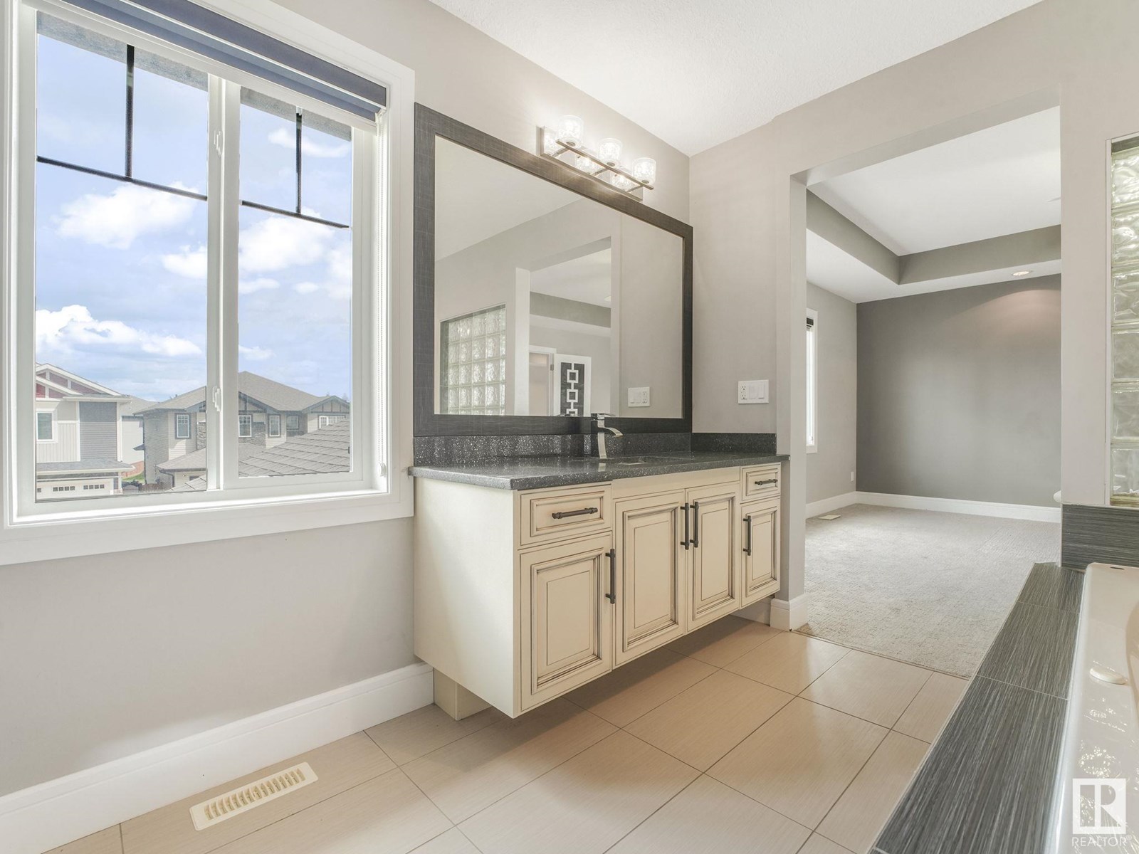 Photo 33 of 2421 Ashcraft Cr Sw, Edmonton AB