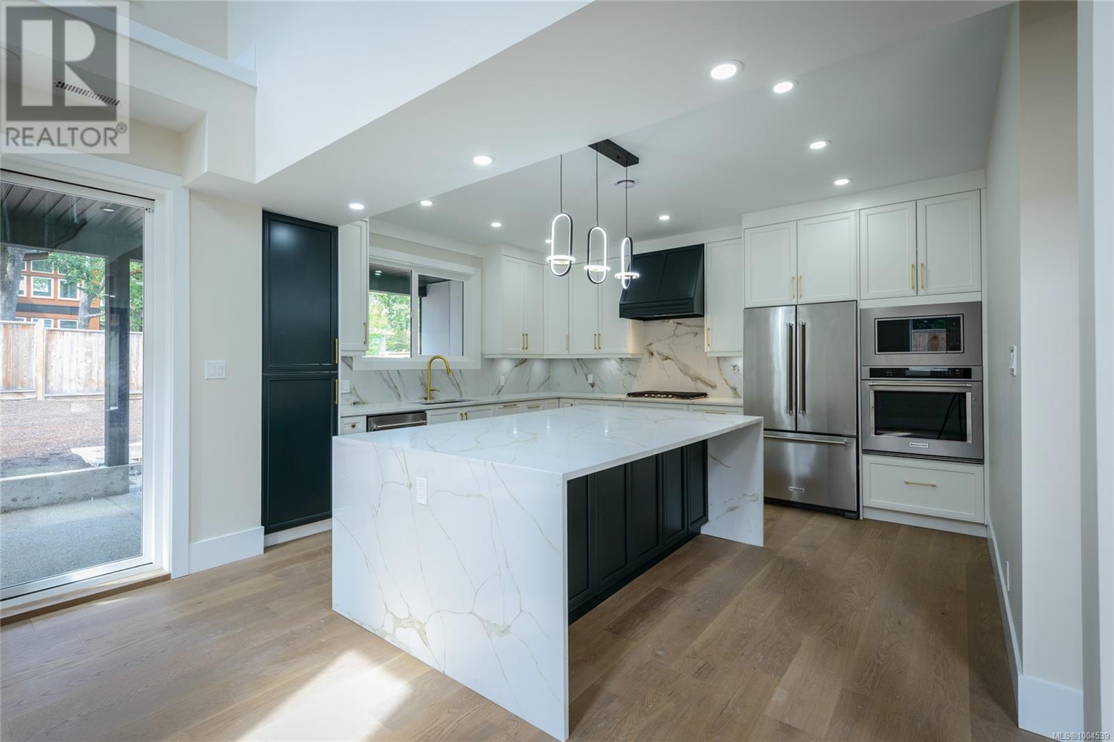 Photo 13 of 1246 Reynolds Rd, Saanich BC