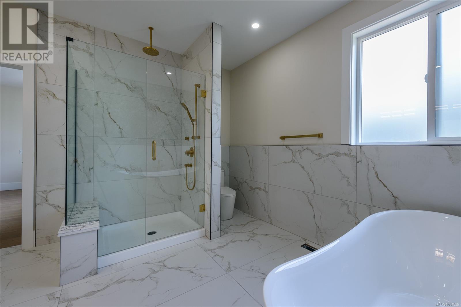 Photo 32 of 1246 Reynolds Rd, Saanich BC