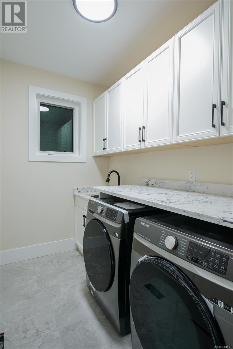 Photo 37 of 1246 Reynolds Rd, Saanich BC