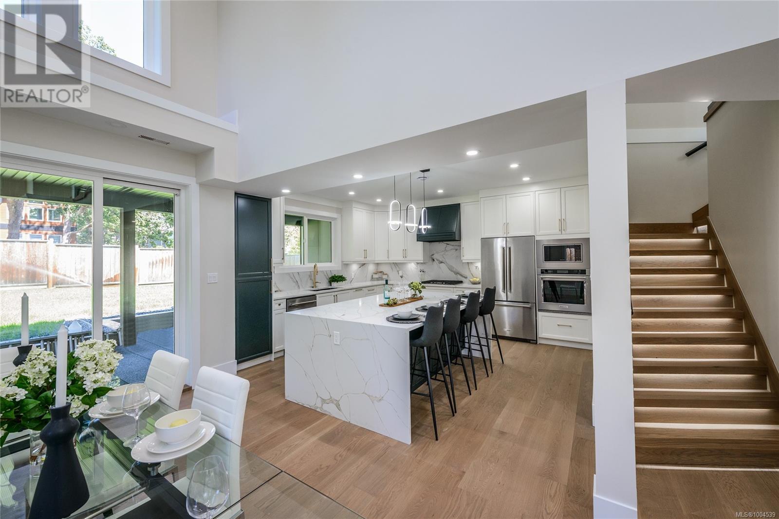 Photo 8 of 1246 Reynolds Rd, Saanich BC