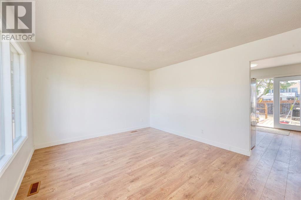 Single Family House 3 Level for Sale in  Penrith Crescent SE Penbrooke Meadows Calgary 