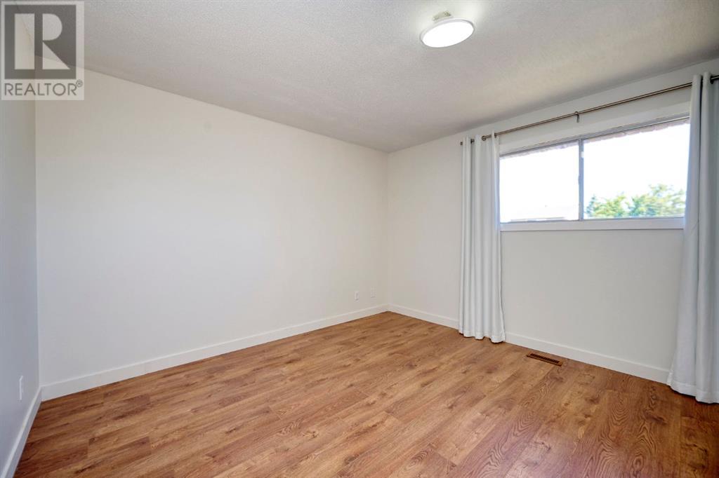 Single Family House 3 Level for Sale in  Penrith Crescent SE Penbrooke Meadows Calgary 