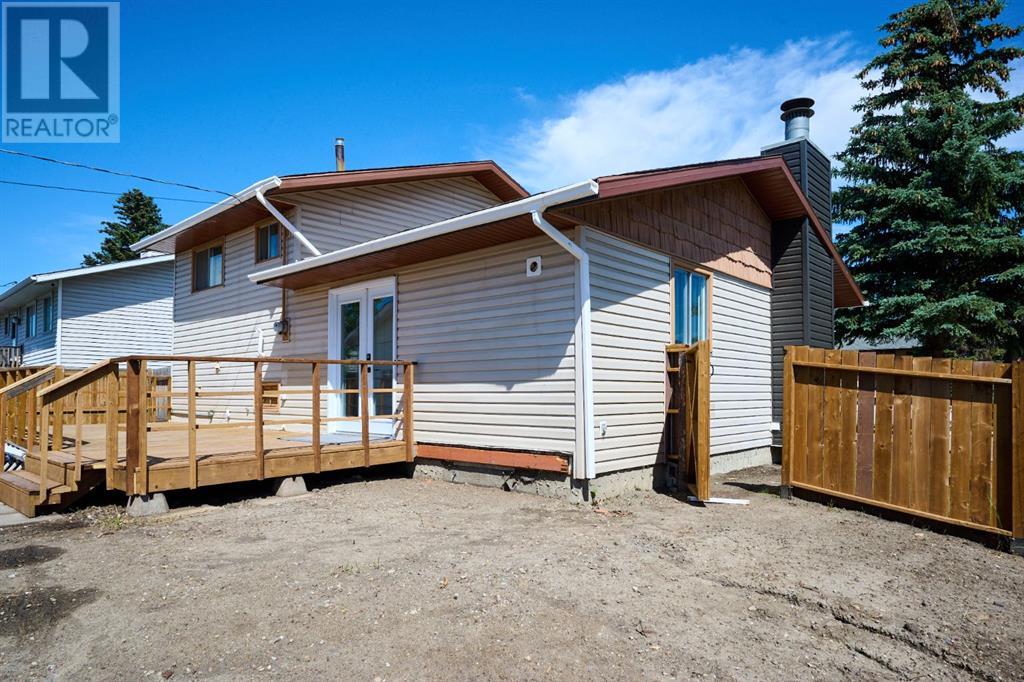 Single Family House 3 Level for Sale in  Penrith Crescent SE Penbrooke Meadows Calgary 