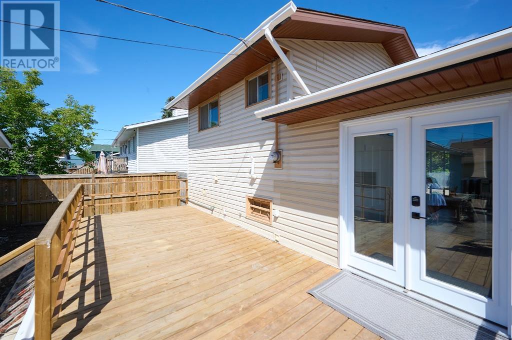 Single Family House 3 Level for Sale in  Penrith Crescent SE Penbrooke Meadows Calgary 