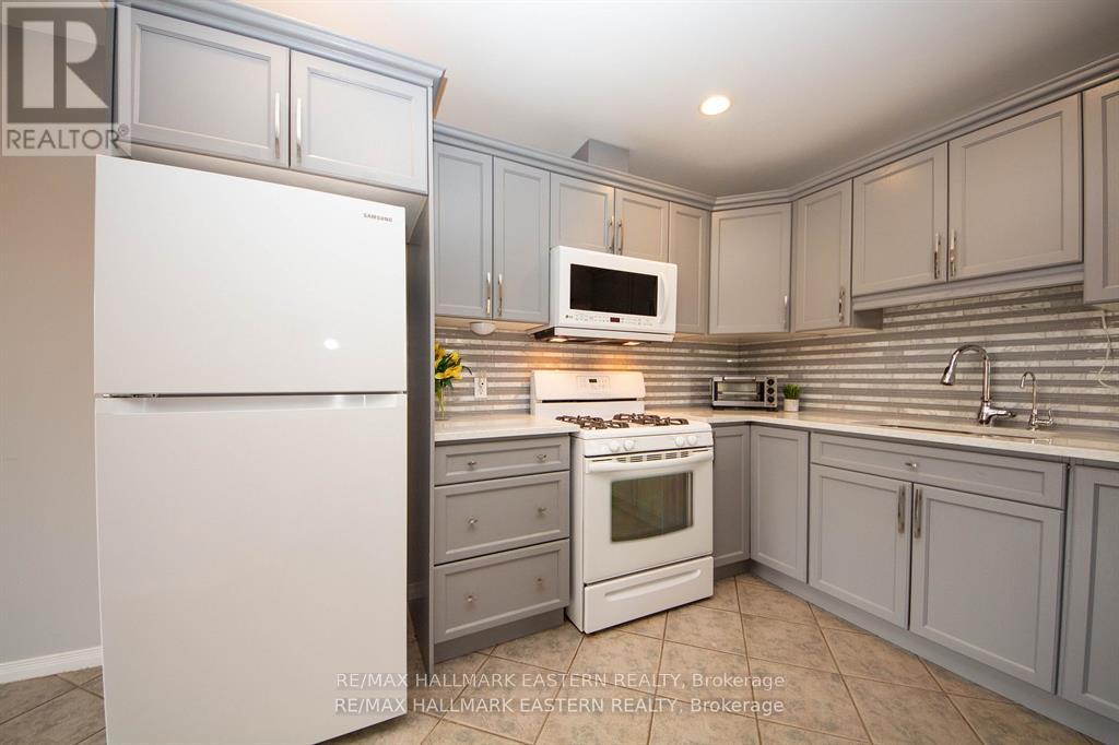 Photo 13 of 14 877 Wentworth Street, Peterborough West ON