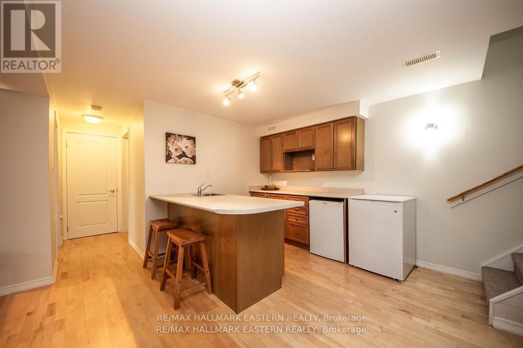 Photo 22 of 14 877 Wentworth Street, Peterborough West ON