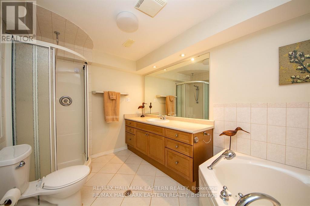 Photo 27 of 14 877 Wentworth Street, Peterborough West ON