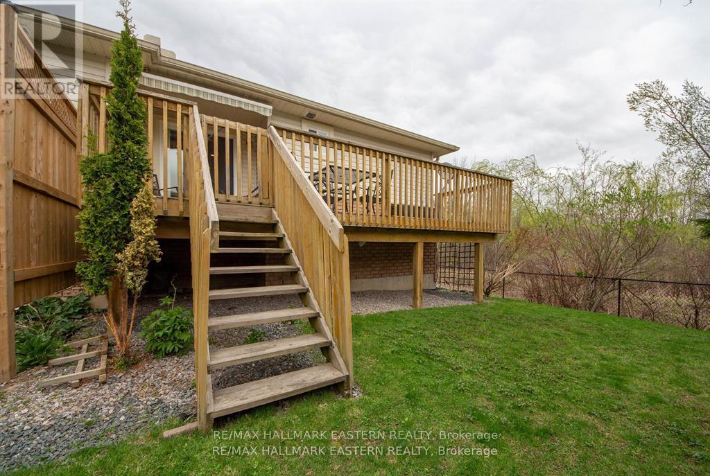 Photo 33 of 14 877 Wentworth Street, Peterborough West ON