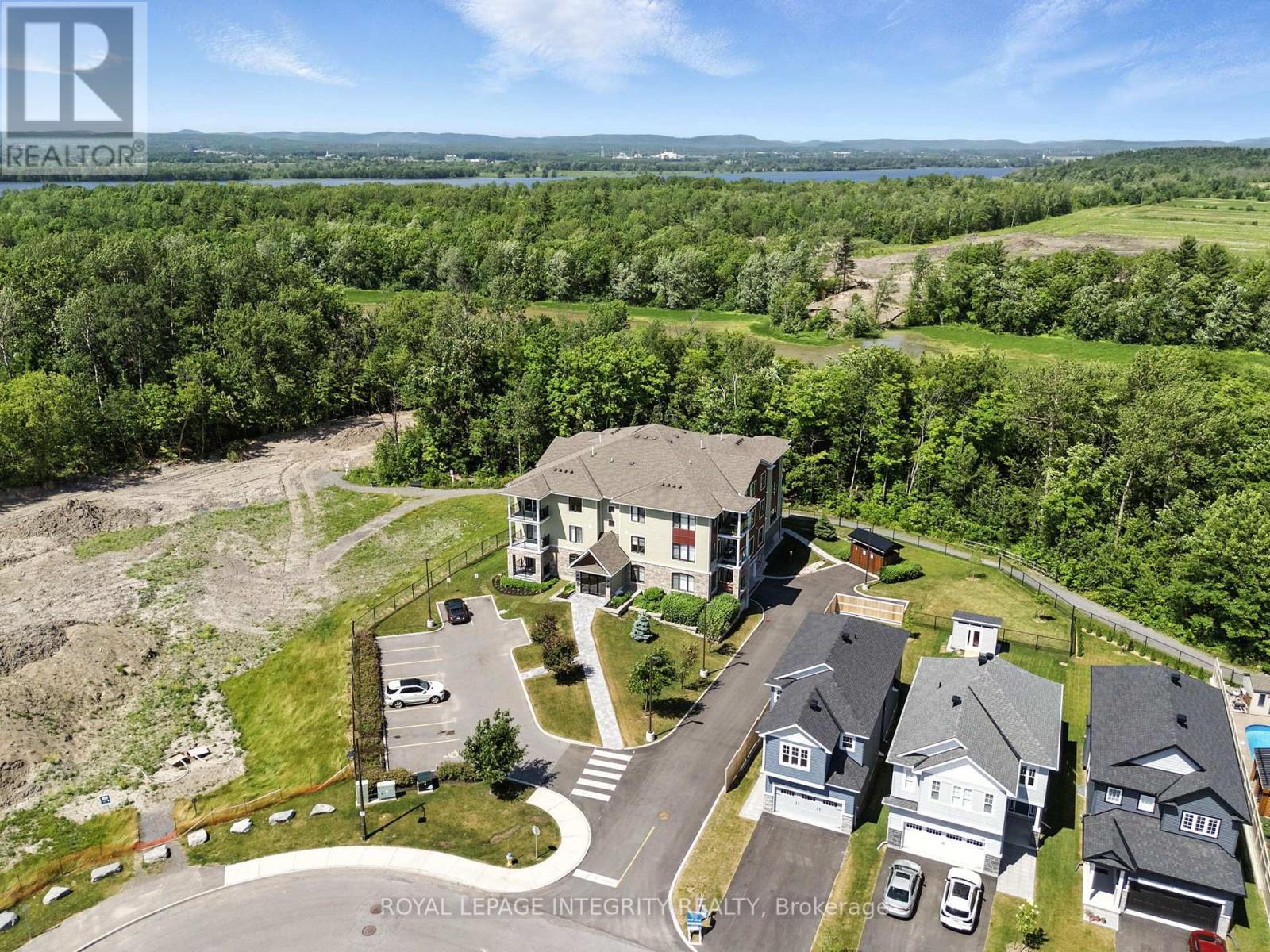 Photo 2 of 103 700 Du Rivage Street, Clarencerockland ON