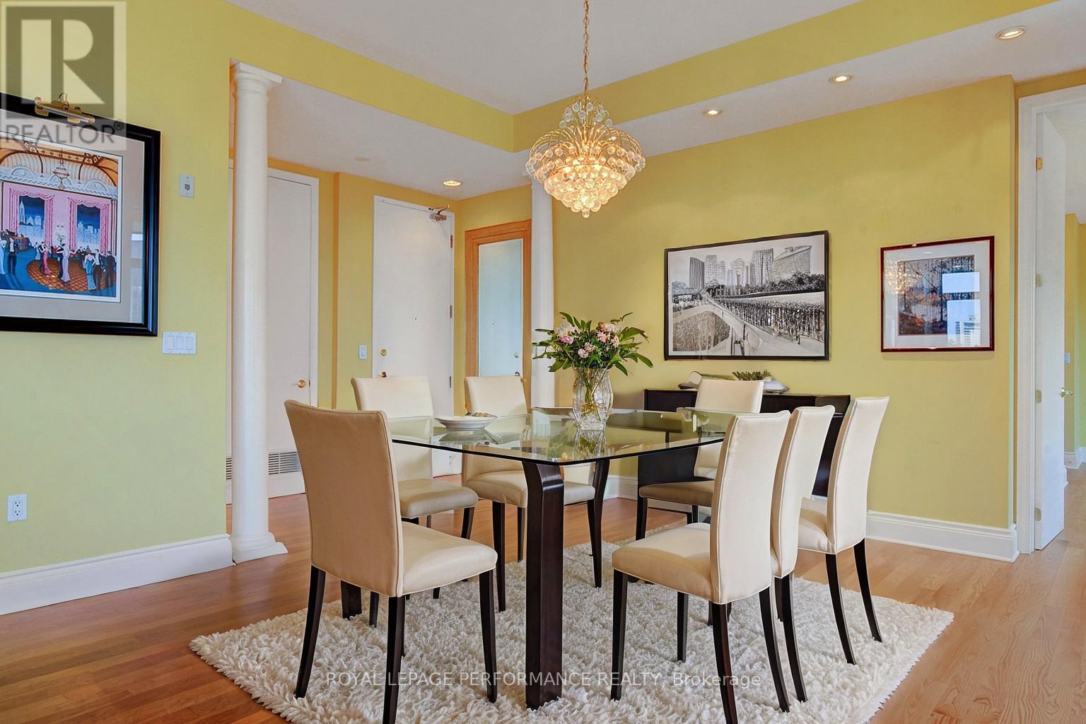 https://ddfcdn.realtor.ca/listing/TS638871431560900000/reb76/highres/2/x12256162_9.jpg