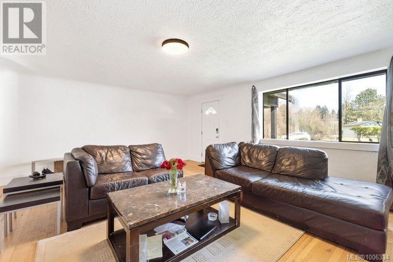 Photo 11 of 401 Hamilton Ave, Nanaimo BC