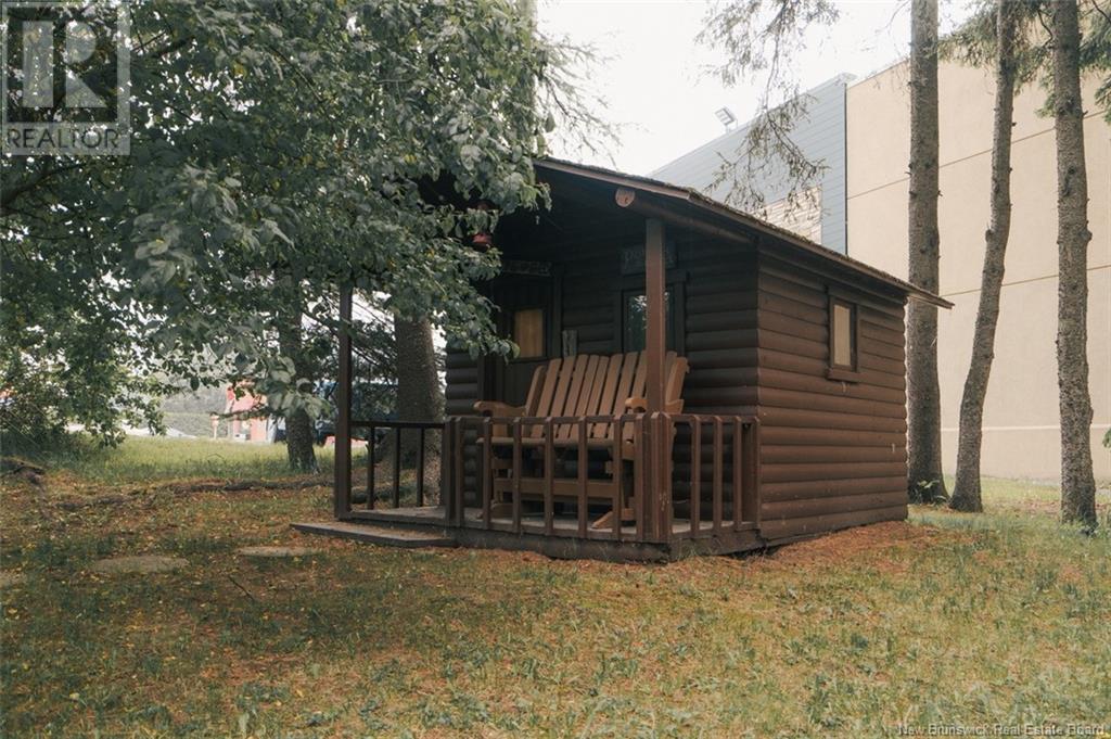 696 VICTORIA STREET - 28