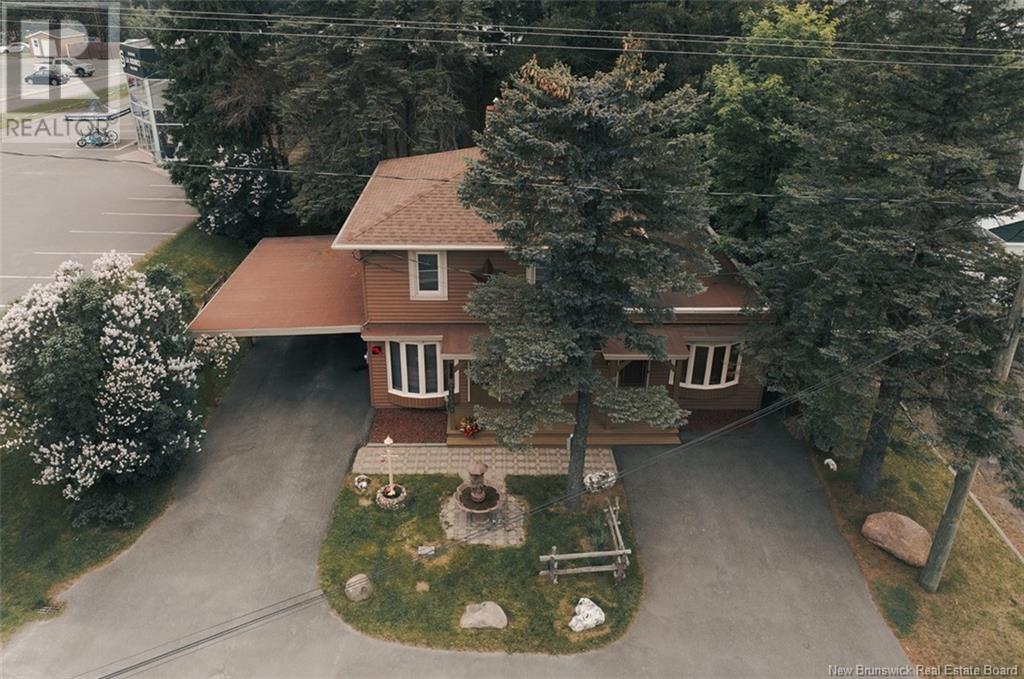 696 VICTORIA STREET - 21