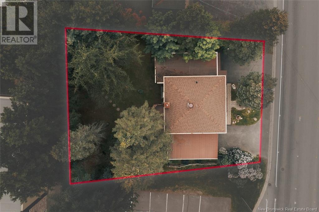 696 VICTORIA STREET - 35