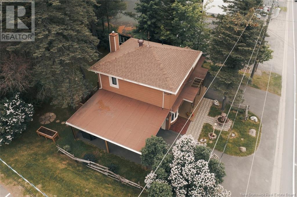 696 VICTORIA STREET - 31