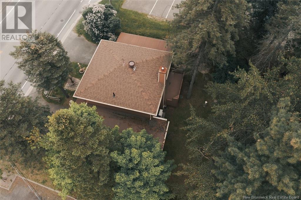 696 VICTORIA STREET - 33