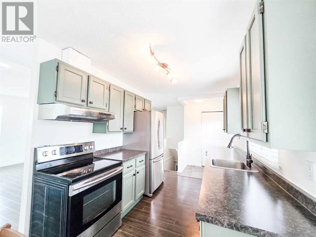 Photo 6 of 1102 55 Street, Edson AB