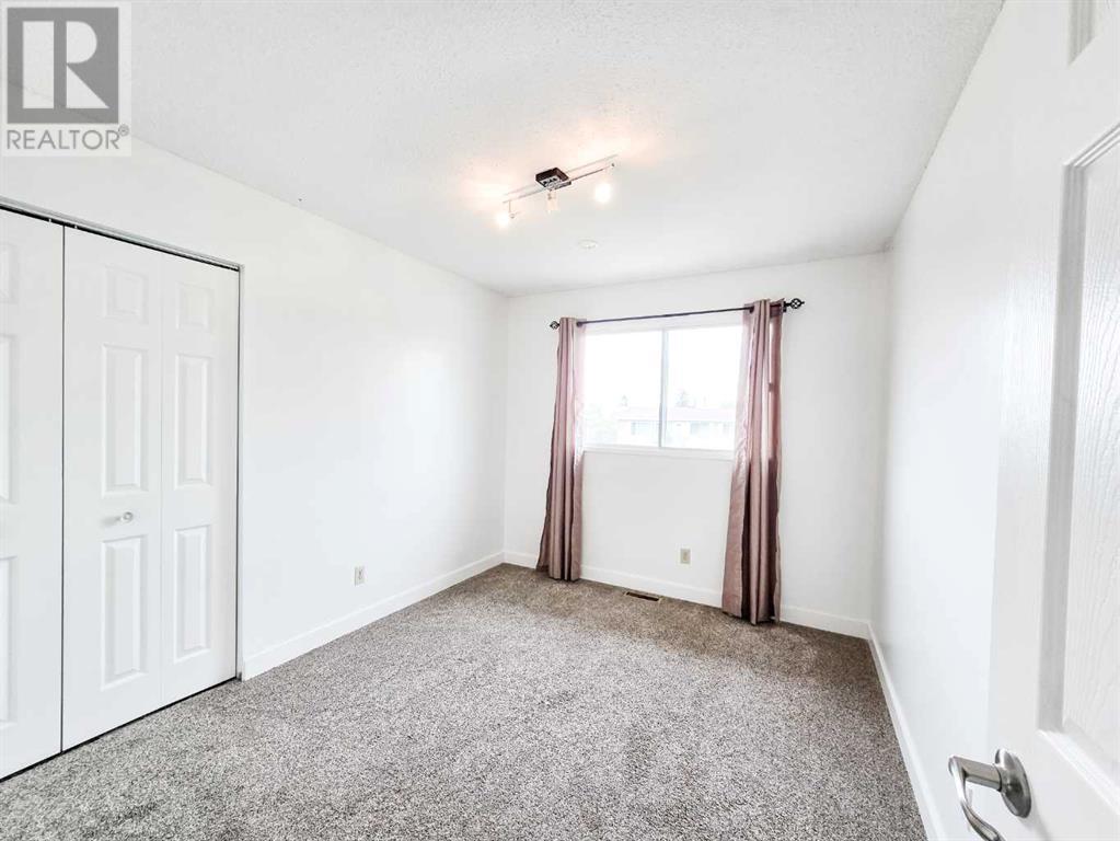 Photo 8 of 1102 55 Street, Edson AB