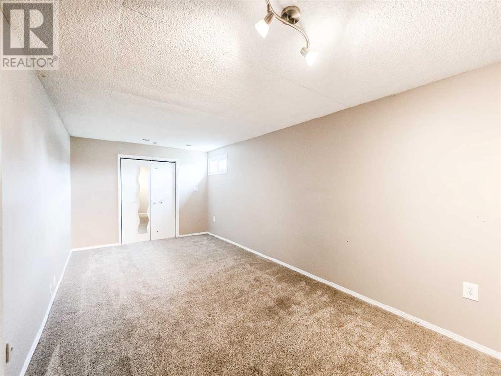 Photo 17 of 1102 55 Street, Edson AB
