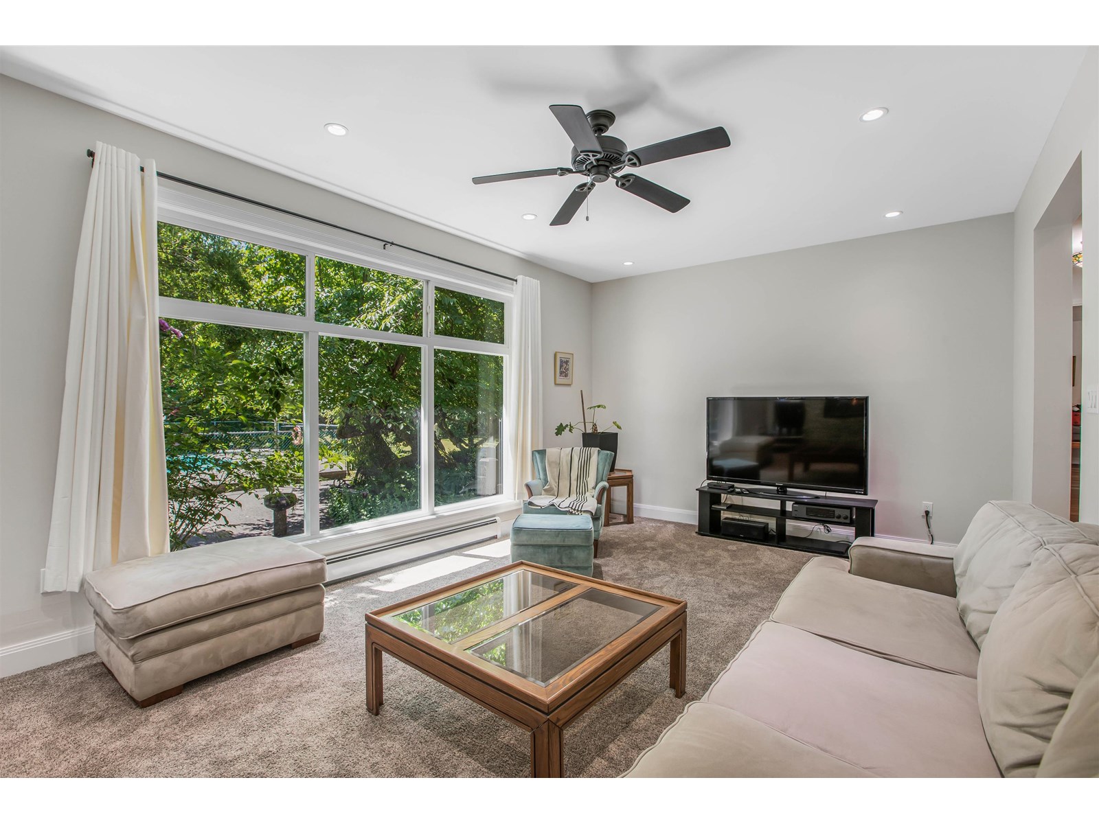 Photo 9 of 23888 48th Avenue, Langley BC