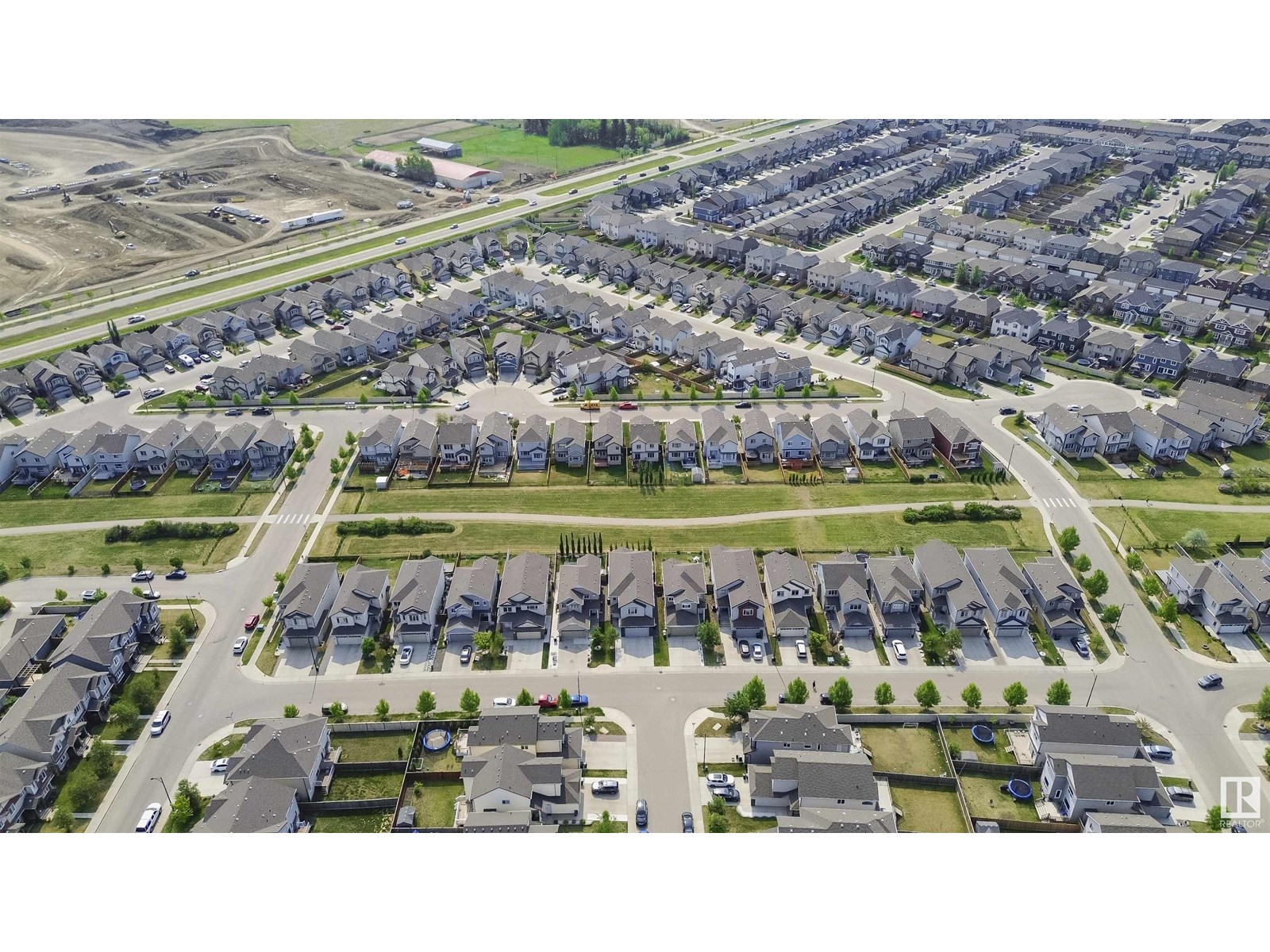 Photo 2 of 5227 18 Av Sw, Edmonton AB