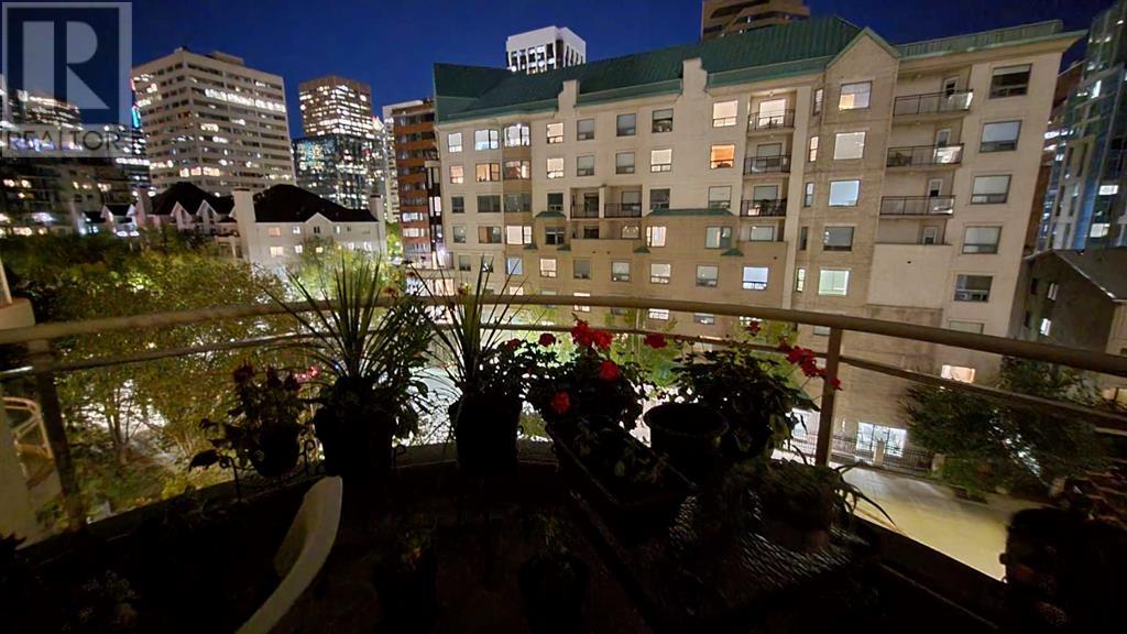 Single Family House Loft for Sale in    Avenue SW Eau Claire Calgary 