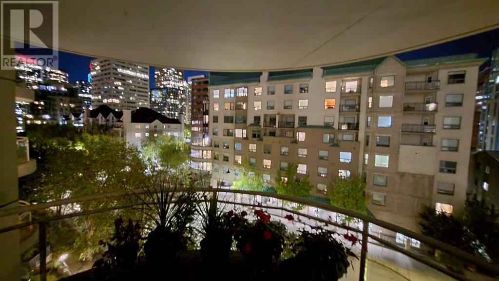 Single Family House Loft for Sale in    Avenue SW Eau Claire Calgary 