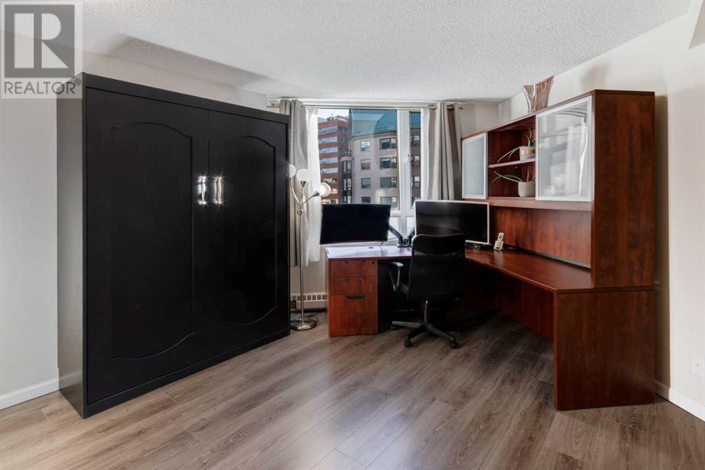 Single Family House Loft for Sale in    Avenue SW Eau Claire Calgary 