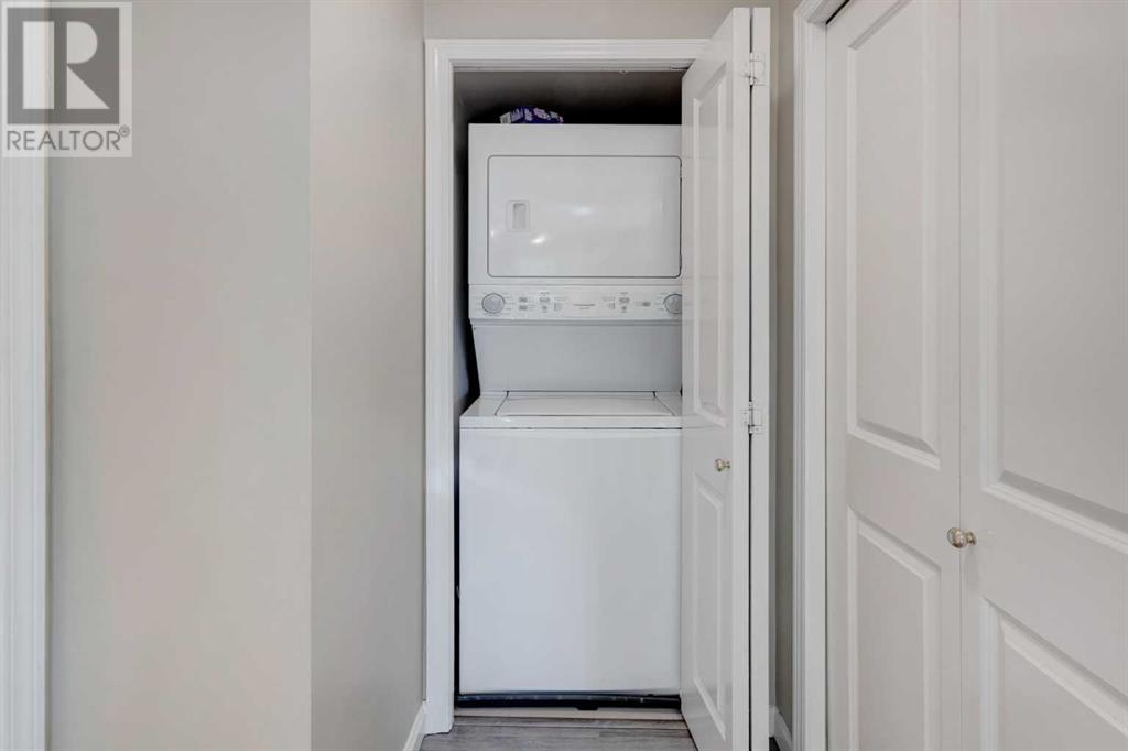Single Family House Loft for Sale in    Avenue SW Eau Claire Calgary 