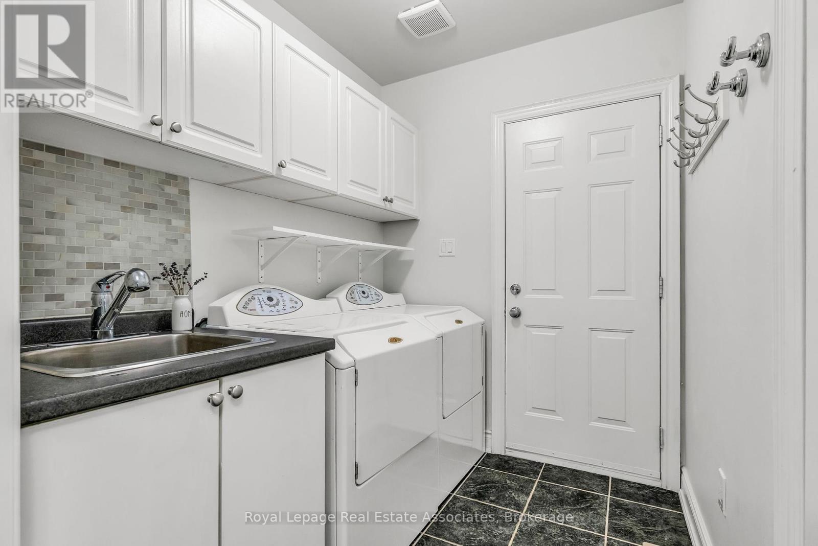 Photo 11 of 273 Duskywing Way, Oakville ON