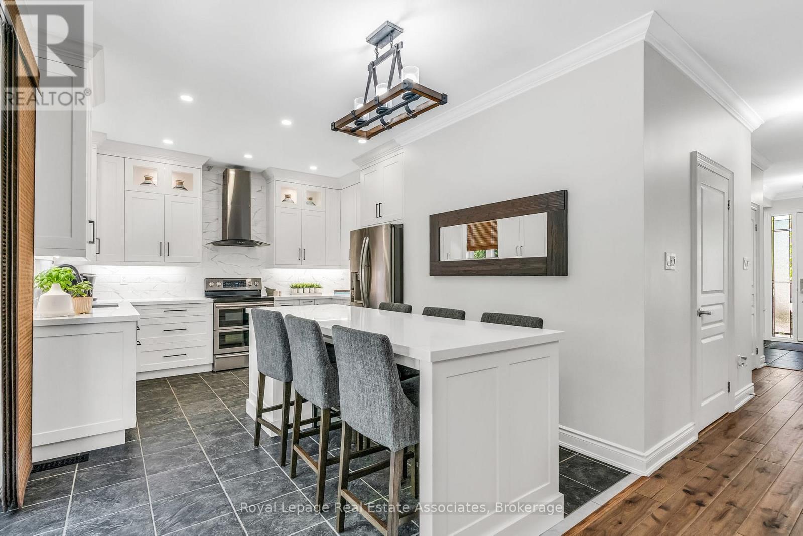 Photo 12 of 273 Duskywing Way, Oakville ON