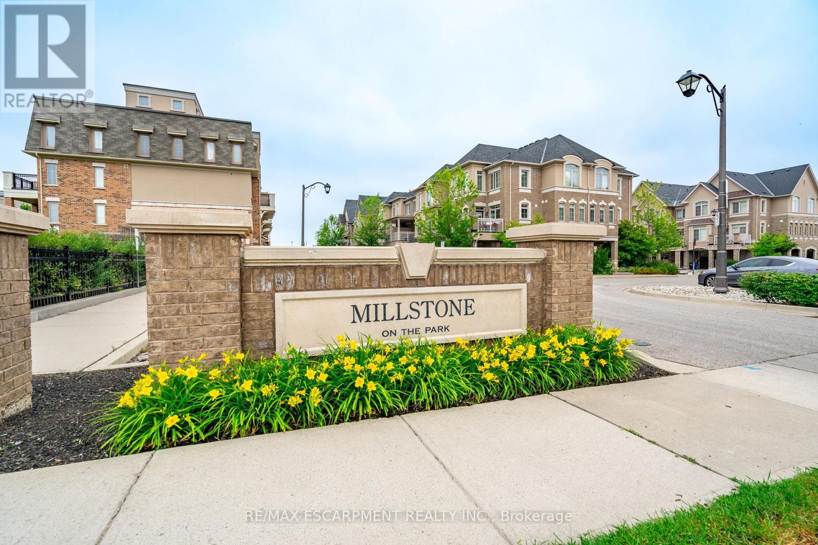 Photo 16 of 59 2441 Greenwich Drive, Oakville ON