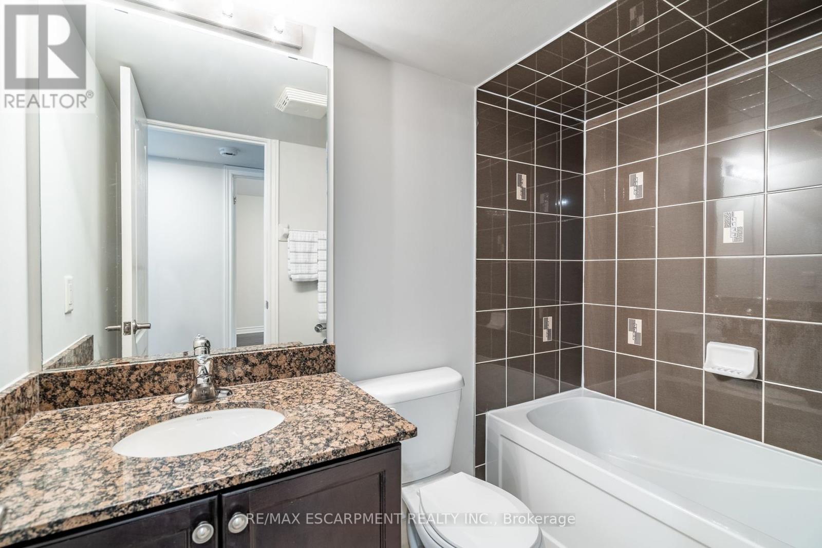 Photo 1 of 59 2441 Greenwich Drive, Oakville ON