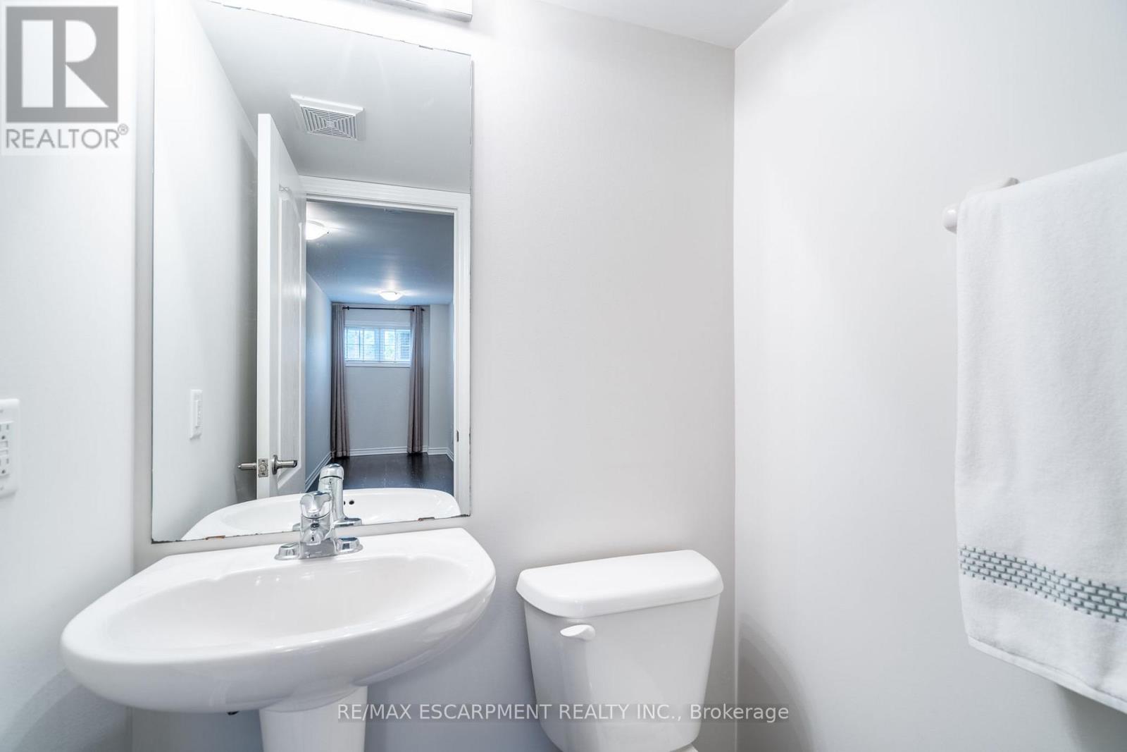 Photo 3 of 59 2441 Greenwich Drive, Oakville ON