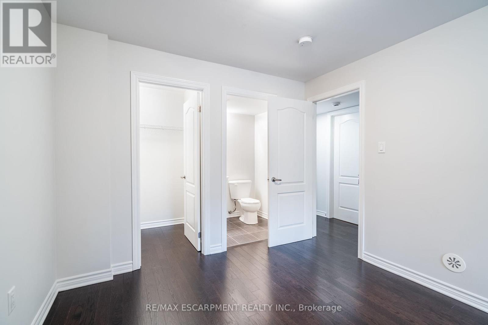 Photo 30 of 59 2441 Greenwich Drive, Oakville ON