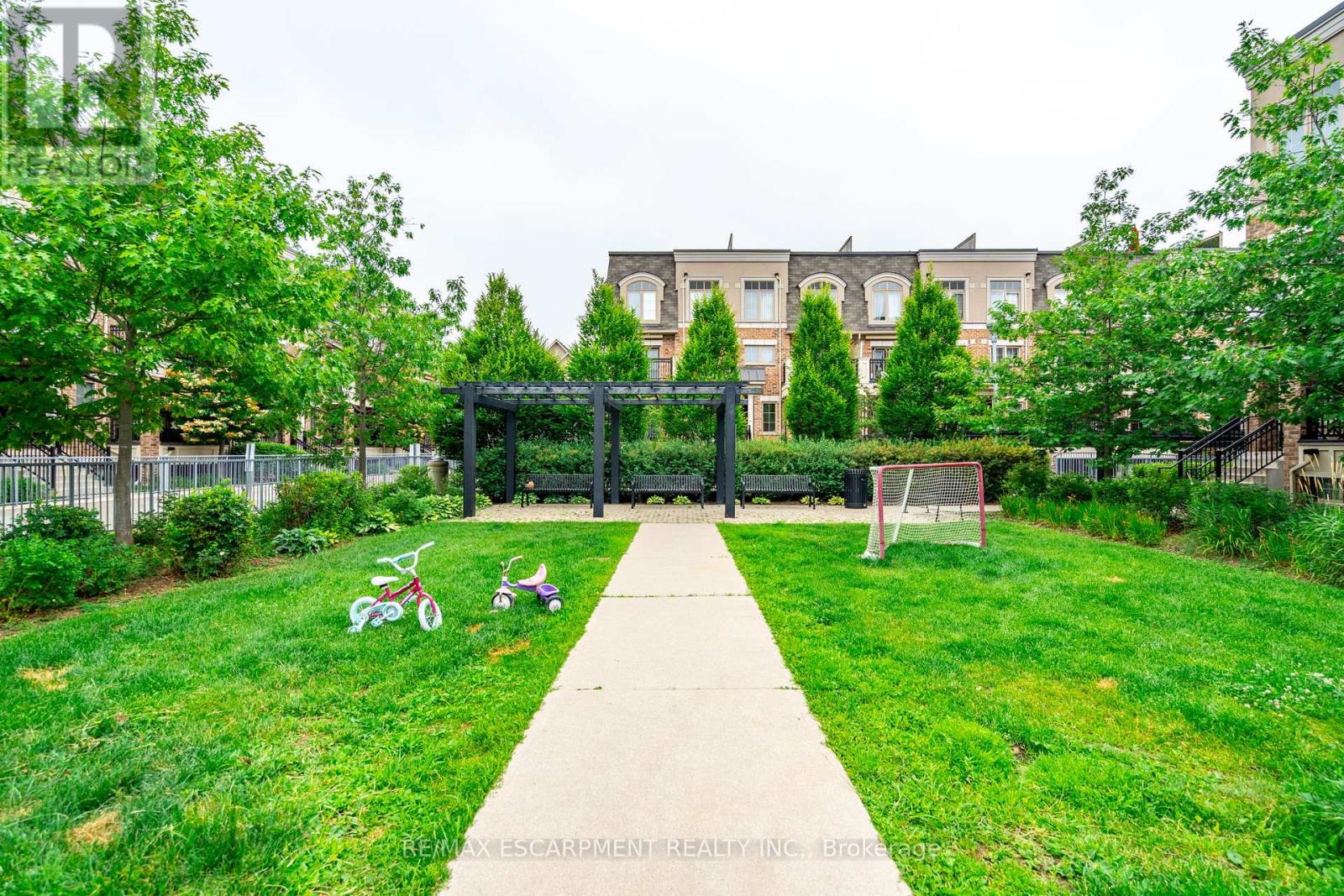 Photo 5 of 59 2441 Greenwich Drive, Oakville ON