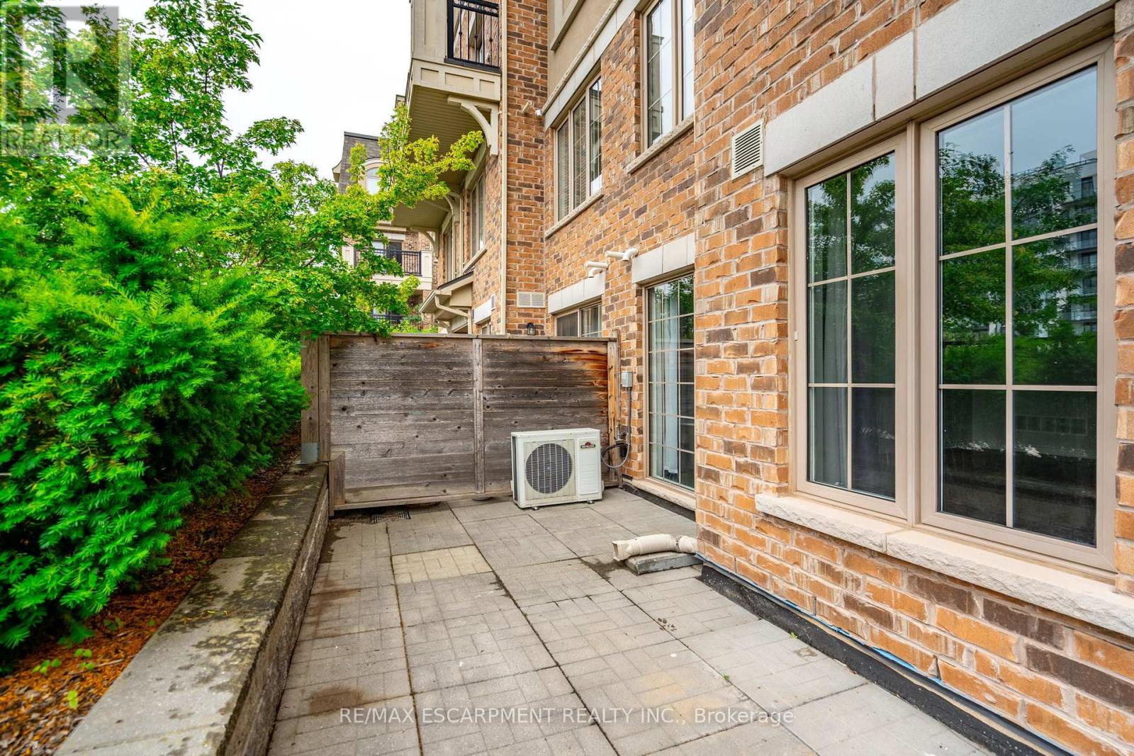 Photo 18 of 59 2441 Greenwich Drive, Oakville ON