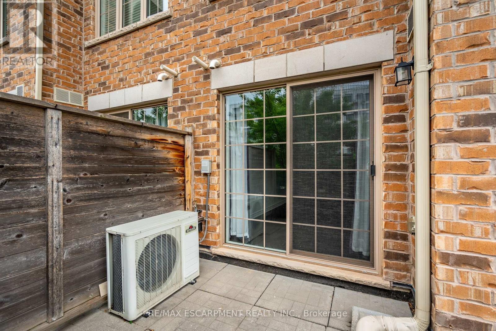 Photo 11 of 59 2441 Greenwich Drive, Oakville ON