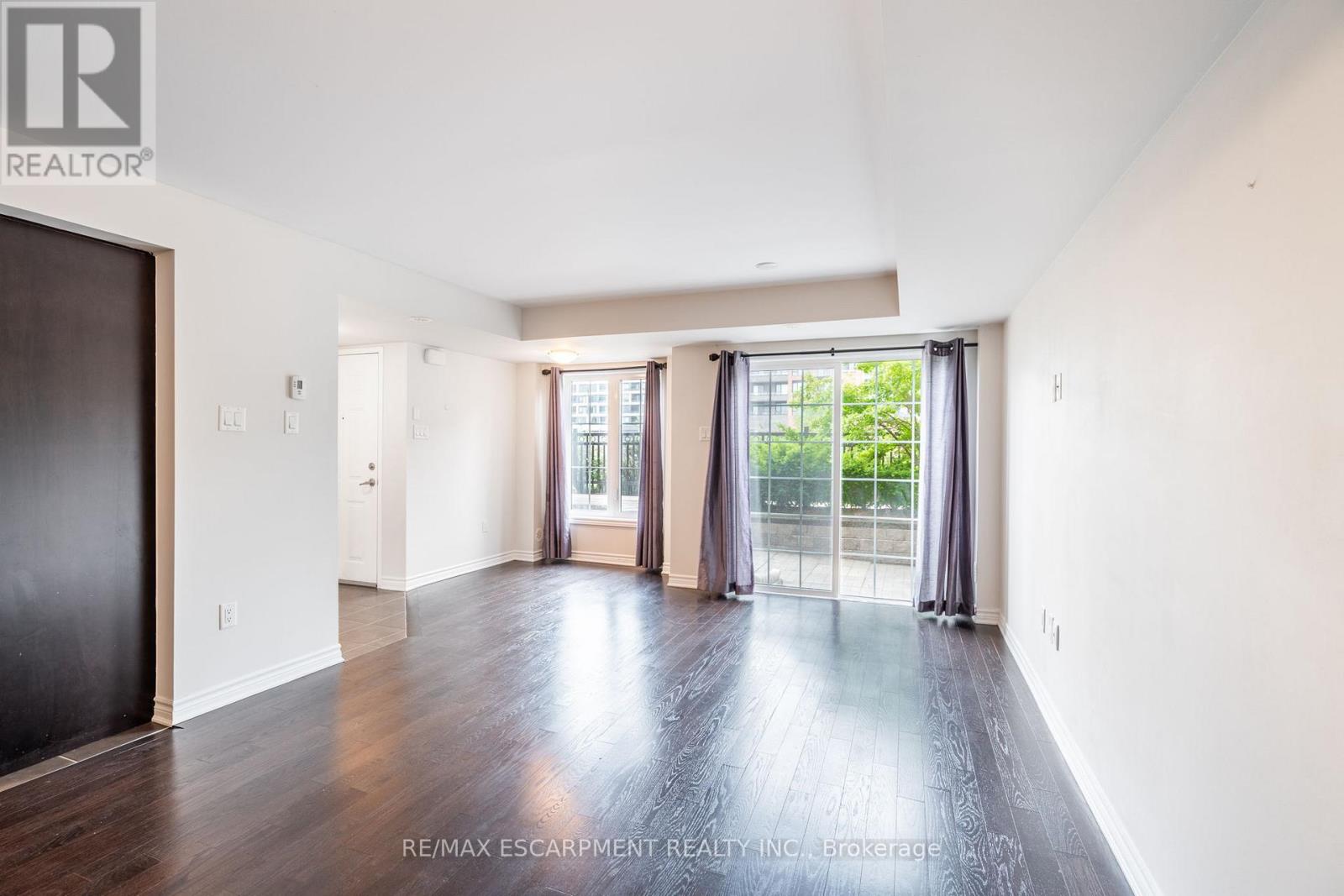 Photo 10 of 59 2441 Greenwich Drive, Oakville ON