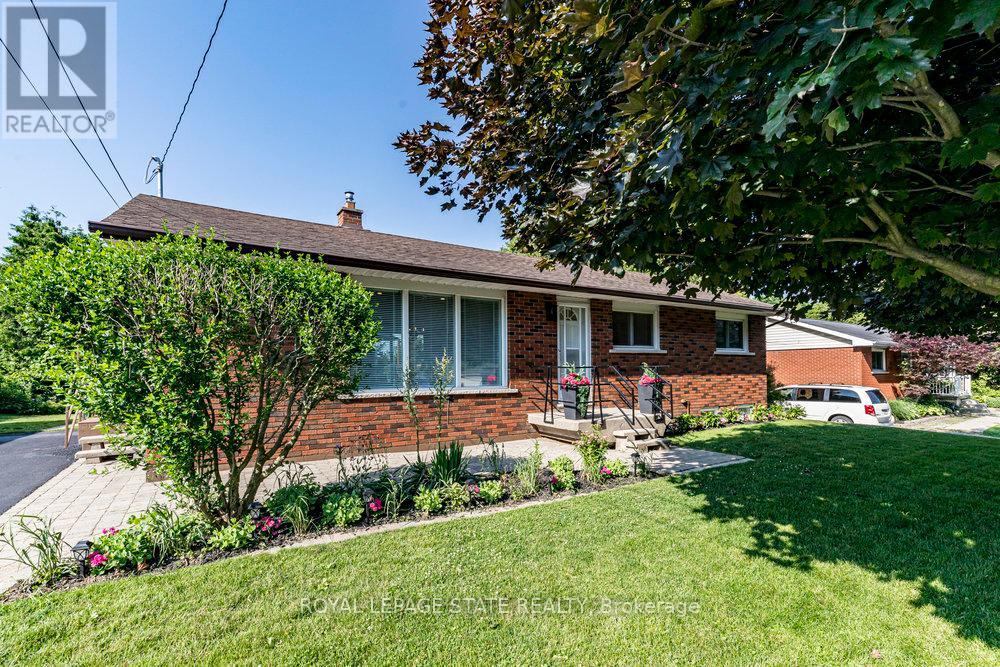 Photo 1 of 8477 Dickenson Road E, Hamilton ON