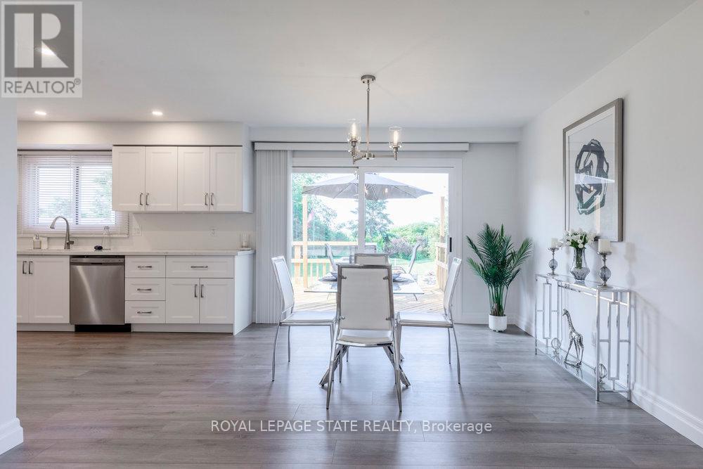 Photo 12 of 8477 Dickenson Road E, Hamilton ON