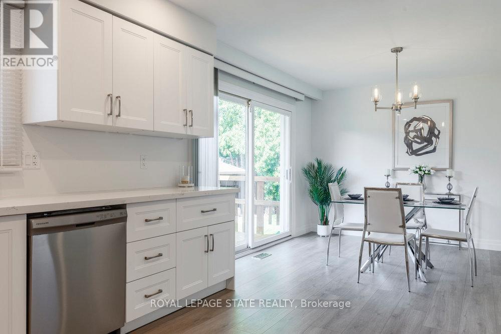 Photo 18 of 8477 Dickenson Road E, Hamilton ON