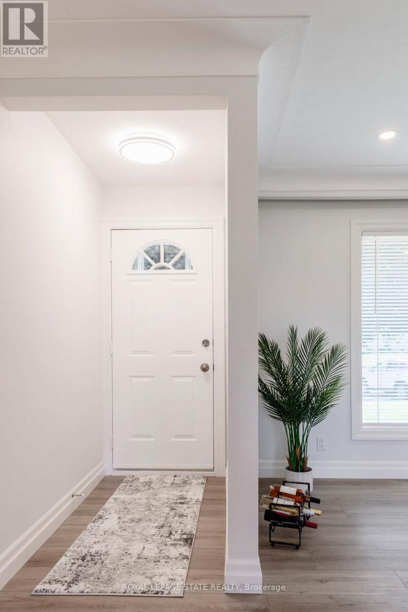 Photo 3 of 8477 Dickenson Road E, Hamilton ON