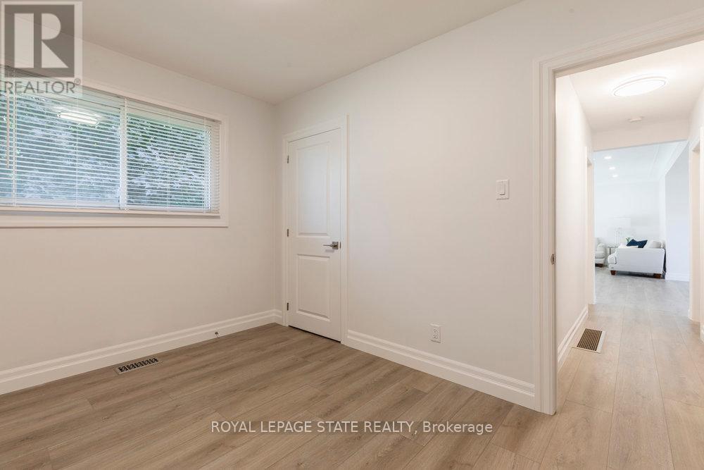 Photo 33 of 8477 Dickenson Road E, Hamilton ON